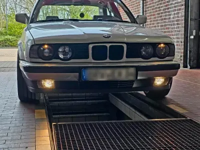 Gebraucht BMW 520 150 PS (110 kW) 1990 Silber Limousine