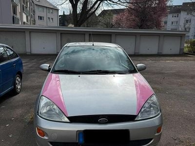 Second-hand Ford Focus 75 CP (55 kW) 1999 Argintiu Berlinǎ