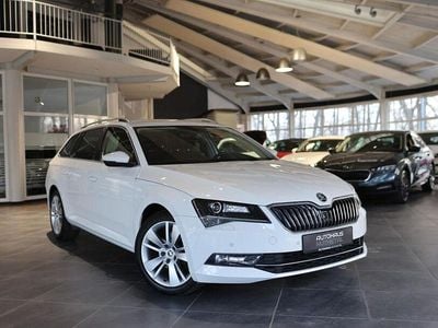Usado Skoda Superb Style 150 HP (110 kW) 2018 Branco Carrinha