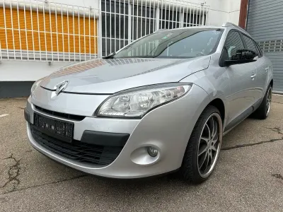 Second-hand Renault Mégane Expression 106 CP (77 kW) 2011 Argintiu Berlinǎ