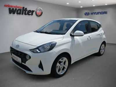Gebraucht Hyundai i10 Trend 84 PS (61 kW) 2022 Polar white / sol Kleinwagen