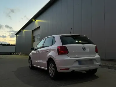 Gebraucht VW Polo LOUNGE 90 PS (66 kW) 2015 Weiß Kleinwagen