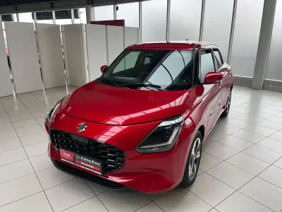 Neu Suzuki Swift Comfort+ 82 PS (60 kW) 2026 Burning red pearl metallic Kleinwagen