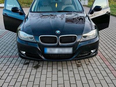 Gebraucht BMW 320 184 PS (135 kW) 2011 Schwarz Kombi