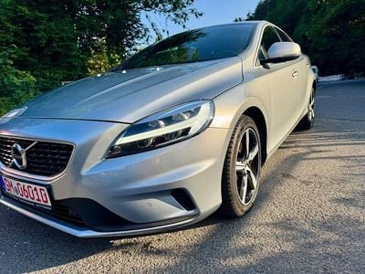 Gebraucht Volvo V40 122 PS (89 kW) 2019 Exclusive metaalkleur 477 elec Kombi