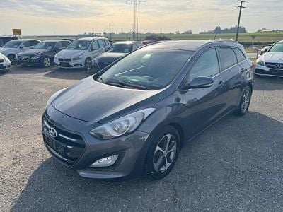 Grau Gebraucht 2016 Hyundai i30 Trend Kombi | 7.700 € (Fairer Preis)