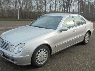 Silber Gebraucht 2004 Mercedes E270 Elegance Limousine | 2.450 € (Guter Preis)