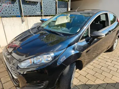 Gebraucht Ford Fiesta Ambiente 60 PS (44 kW) 2015 Schwarz Kleinwagen