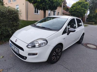 Gebraucht Fiat Punto Evo Young 69 PS (50 kW) 2015 Weiß Kleinwagen