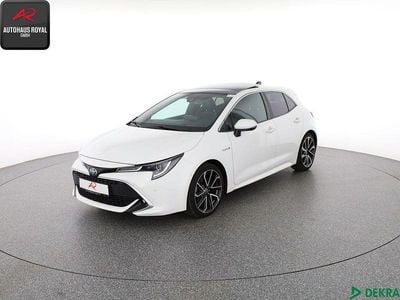 Weiß Gebraucht 2020 Toyota Corolla Lounge Limousine | 22.880 € (Fairer Preis)