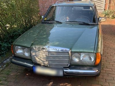 Usata Mercedes 240 72 CV (52 kW) 1983 Station wagon