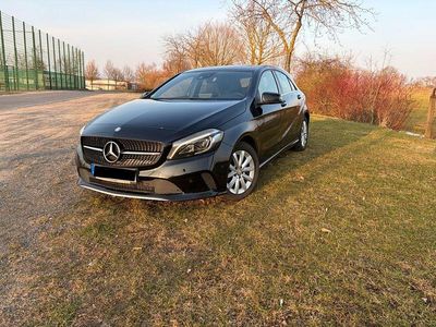 Gebraucht Mercedes A180 Style 109 PS (80 kW) 2016 Schwarz Limousine