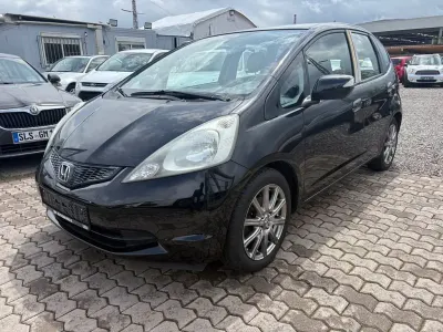 Käytetty Honda Jazz Comfort 99 HP (72 kW) 2009 Musta Viistoperä