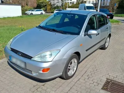 Brugt Ford Focus Trend 101 HK (74 kW) 2001 Sølv Sedan