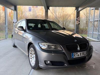 Gebraucht BMW 320 184 PS (135 kW) 2010 Grau Kombi