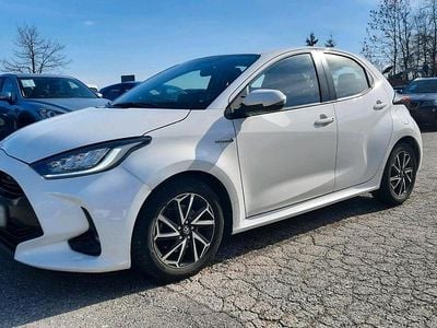 Gebraucht Toyota Yaris Hybrid 92 PS (67 kW) 2021 Weiß Kleinwagen