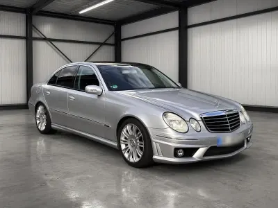 Gebraucht Mercedes E220 Avantgarde 150 PS (110 kW) 2003 Silber Limousine