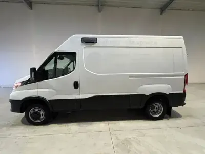 Gebraucht Iveco Daily 180 PS (132 kW) 2020 White ic 194 Van