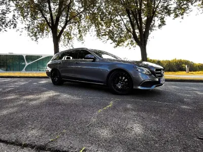 Gebraucht Mercedes E220 194 PS (142 kW) 2019 Grau Kombi