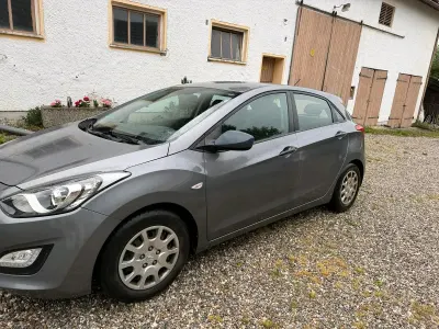 Gebraucht Hyundai i30 99 PS (72 kW) 2013 Silber Kleinwagen