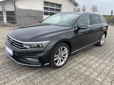 Gebraucht VW Passat R-line 200 PS (147 kW) 2022 Grau Kombi
