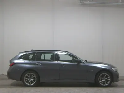Używany BMW 330e Sport Line 252 KM (185 kW) 2021 Szary Kombi