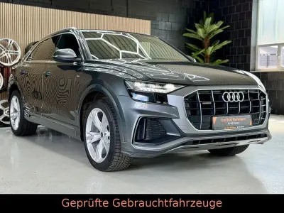 Używany Audi Q8 S-line plus 231 KM (169 kW) 2022 Szary SUV