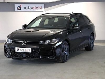 Second-hand VW Passat R-line 150 CP (110 kW) 2025 Negru Break