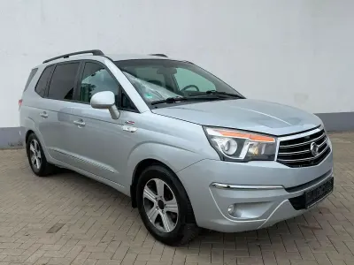 Gebraucht SsangYong Rodius Sapphire 155 PS (114 kW) 2015 Silber Van / Kleinbus