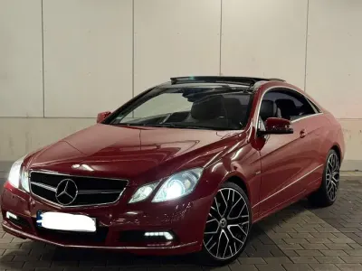 Gebraucht Mercedes E250 204 PS (150 kW) 2010 Rot Coupé