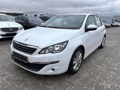 Gebraucht Peugeot 308 Active 125 PS (91 kW) 2014 Weiß Limousine