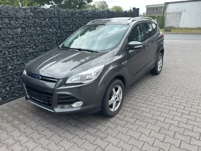 Gebraucht Ford Kuga Titanium 150 PS (110 kW) 2016 Grau SUV
