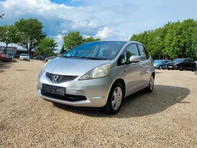 Używany Honda Jazz Trend 90 KM (66 kW) 2010 Srebrny Hatchback