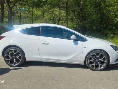 Gebraucht Opel Astra GTC Innovation 140 PS (102 kW) 2013 Weiß Coupé