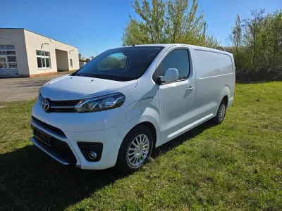 Begagnad Toyota Proace 100 kW (136 HK) 2022 Vit Minibuss
