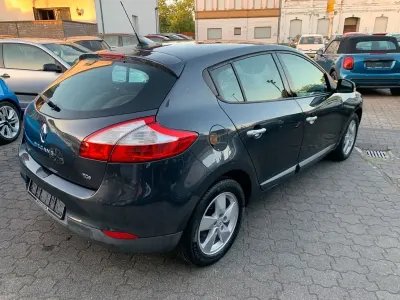 Używany Renault Mégane Dynamique 131 KM (96 kW) 2012 Szary Sedan/Limuzyna