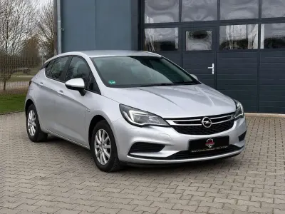 Gebraucht Opel Astra 95 PS (69 kW) 2017 Silber Limousine