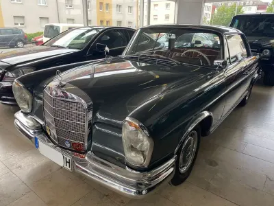 Gebraucht Mercedes 220 120 PS (88 kW) 1963 Grau Coupé