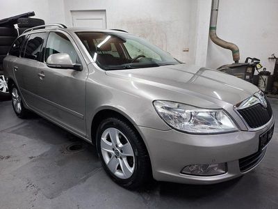 Beige Gebraucht 2009 Skoda Octavia Elegance Kombi | 5.990 €