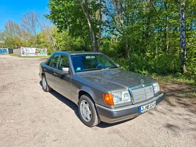 Brugt Mercedes E230 132 HK (97 kW) 1992 Grå Sedan