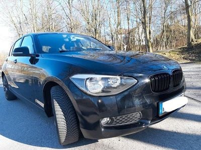 Begagnad BMW 114 102 HK (75 kW) 2013 Svart Halvkombi