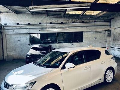 Gebraucht Lexus CT200h 136 PS (100 kW) 2011 Weiß Limousine