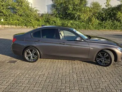 Gebraucht BMW 318 Performance 143 PS (105 kW) 2012 Braun Limousine