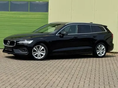 Gebraucht Volvo V60 Momentum 150 PS (110 kW) 2019 Schwarz Kombi
