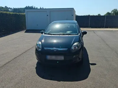 Gebraucht Fiat Grande Punto 69 PS (50 kW) 2011 Blau Kleinwagen