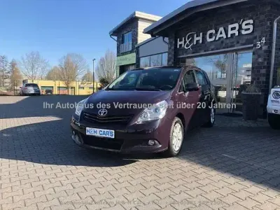 Gebraucht Toyota Verso Edition 132 PS (97 kW) 2011 Dark solid red Van / Kleinbus