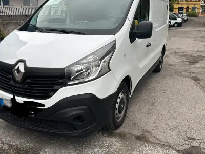 Gebraucht Renault Trafic 95 PS (69 kW) 2018 Weiß Van / Kleinbus