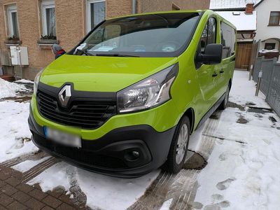Grün Gebraucht 2016 Renault Trafic Van / Kleinbus | 15.000 €