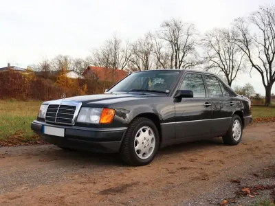 Gebraucht Mercedes E220 150 PS (110 kW) 1993 Grau Limousine