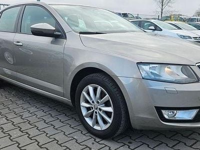 Gebraucht Skoda Octavia 140 PS (102 kW) 2015 Grau Kleinwagen